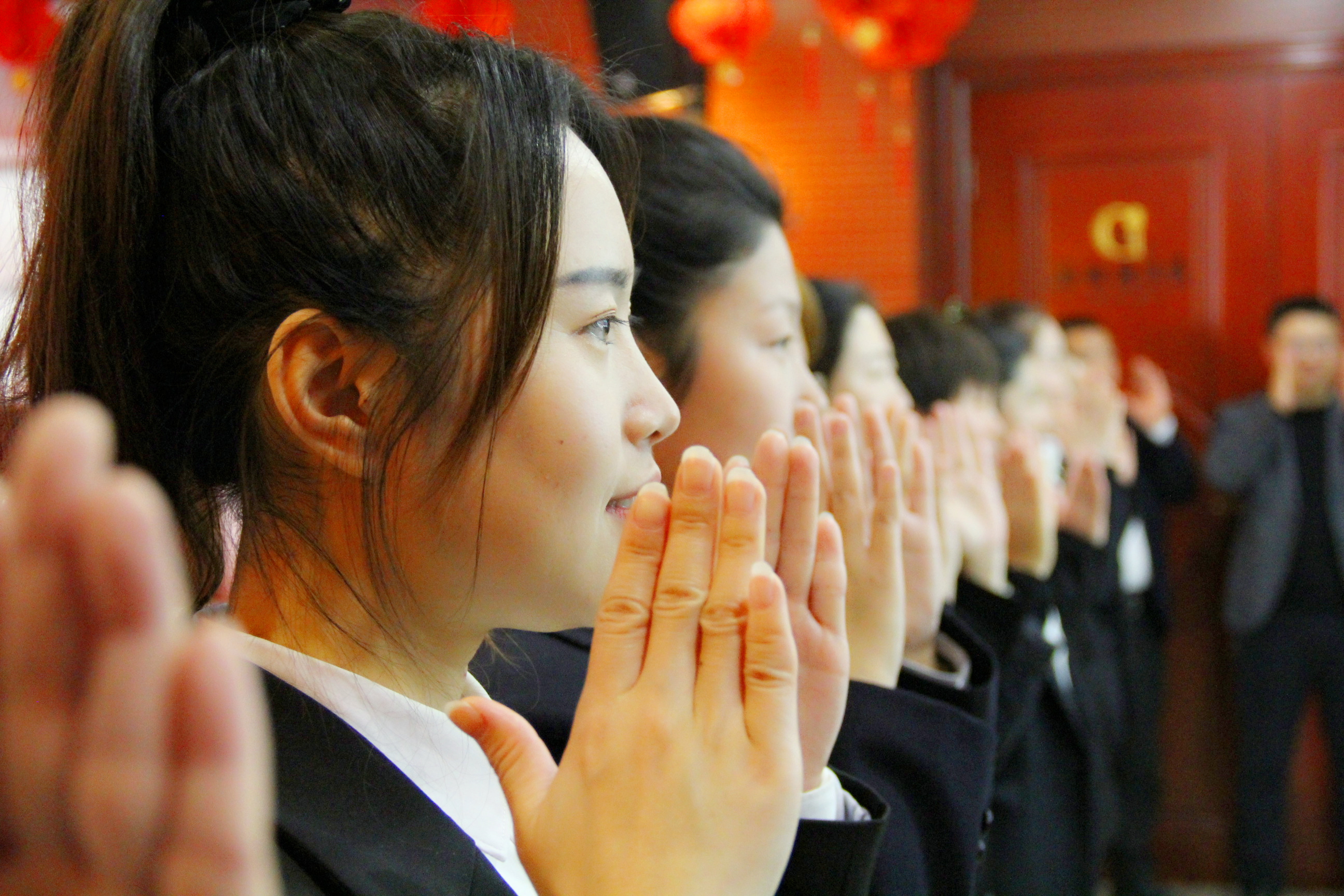 全面提升服務(wù)質(zhì)量，樹(shù)立良好企業(yè)文化！